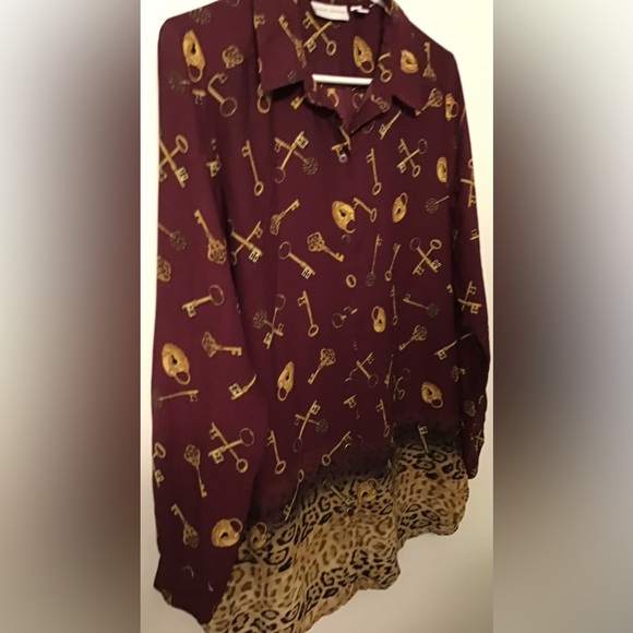 Susan Graver maroon animal print button down blouse size 6 - Picture 2 of 5